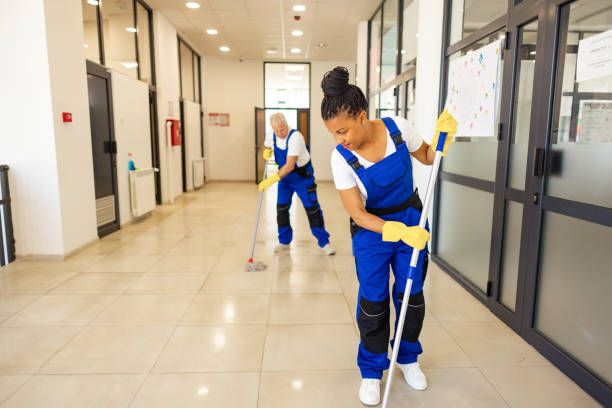 How to Manage Cleaning for Large Commercial Buildings